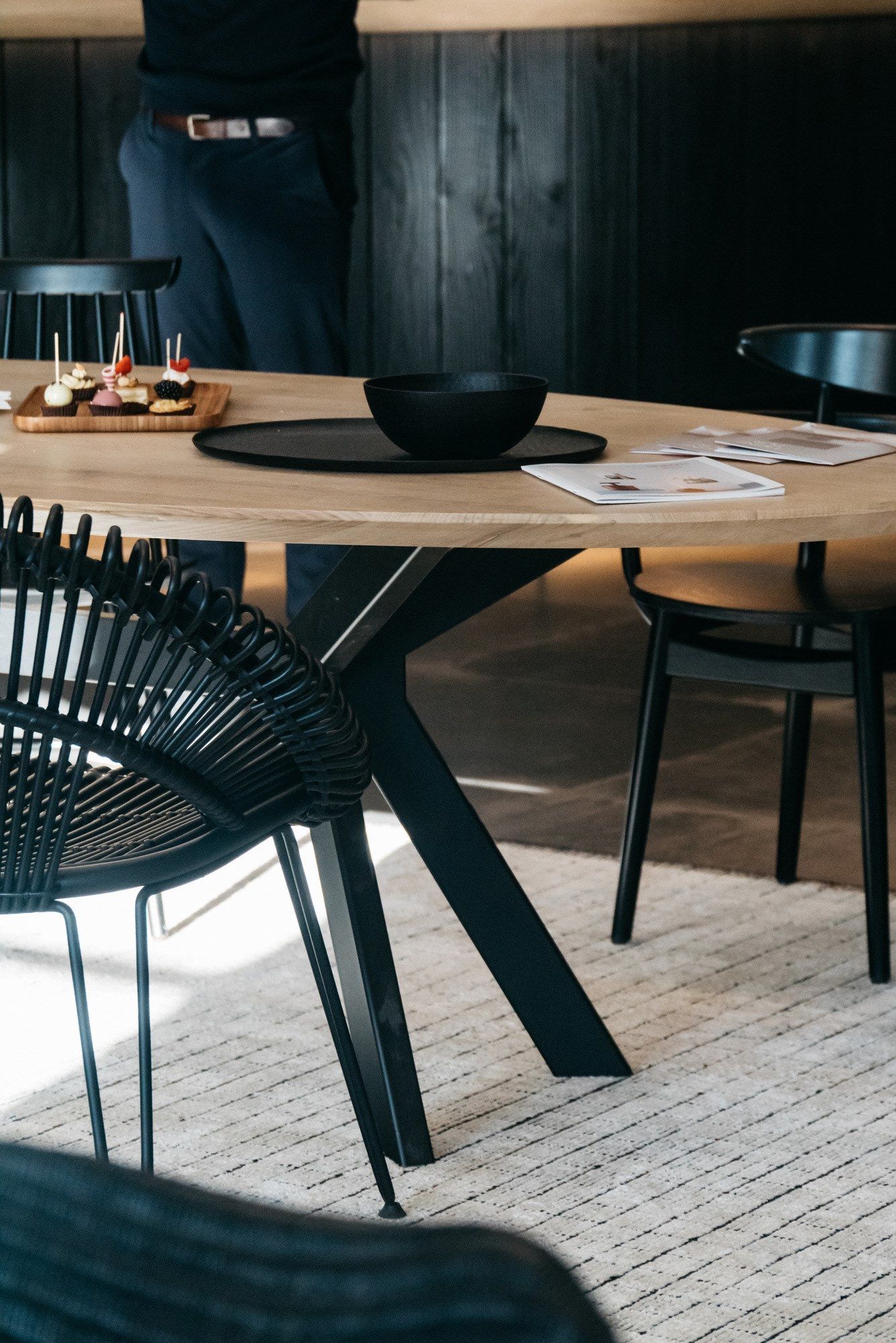 Овальный стол из стали и дерева Vincent sheppard ALBERT ARCH-00129363 - Вид №2