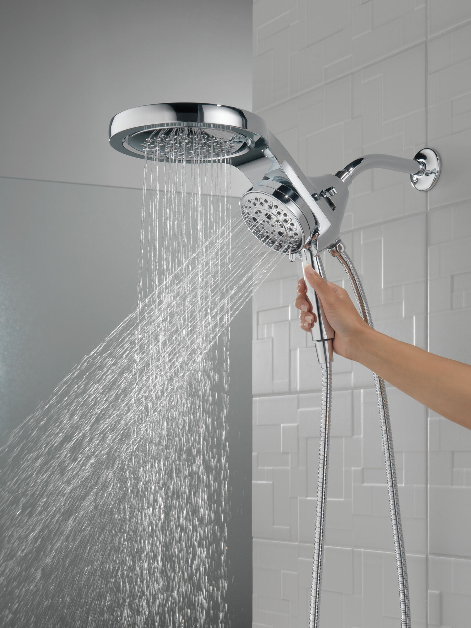 58680-25 HydroRain® H2Okinetic® 5-регулировочная душевая лейка два в одном Delta Faucet Universal Showering Хром  - Вид №2