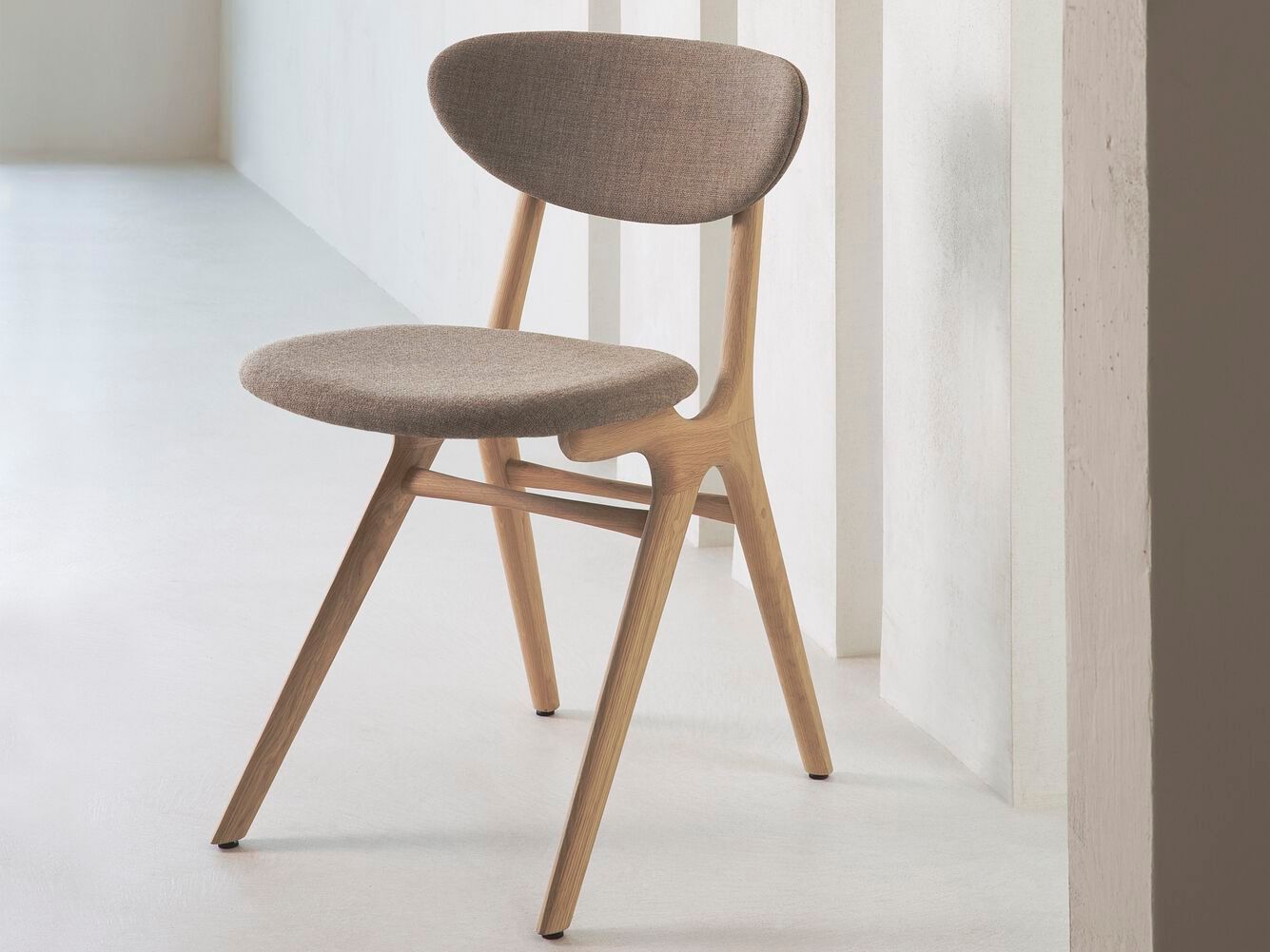 Деревянный стул с мягким сиденьем Ethnicraft Eye ARCH-00007141 - Вид №4