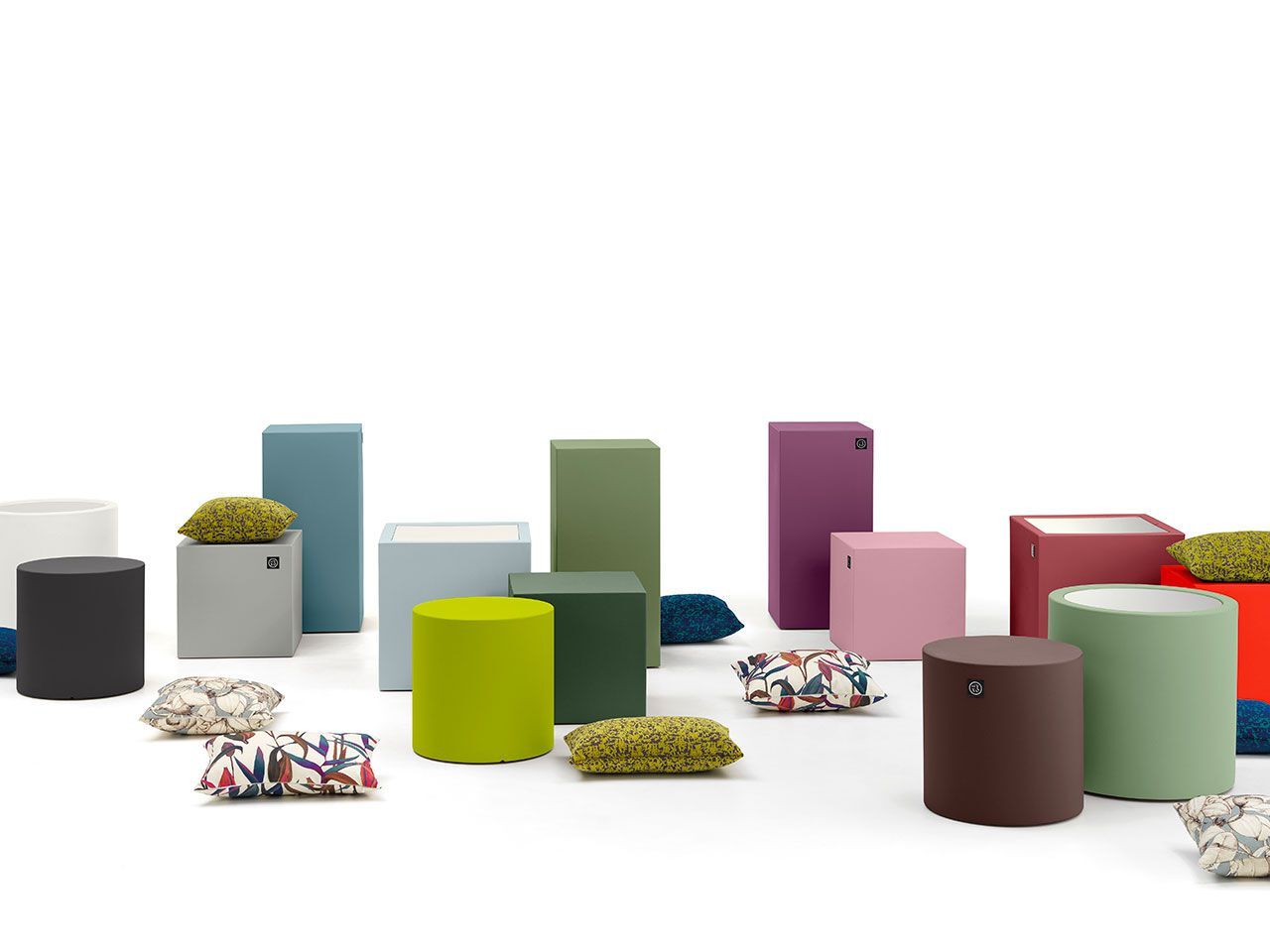 Полиэтиленовый садовый пуфик Lyxo Design блок ARCH-00075705 - Вид №1