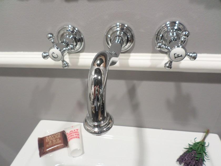 BLEU PROVENCE Смеситель для умывальника настенный на 3 отверстия Rubinetti per lavabo sun-id-1386269 - Вид №1