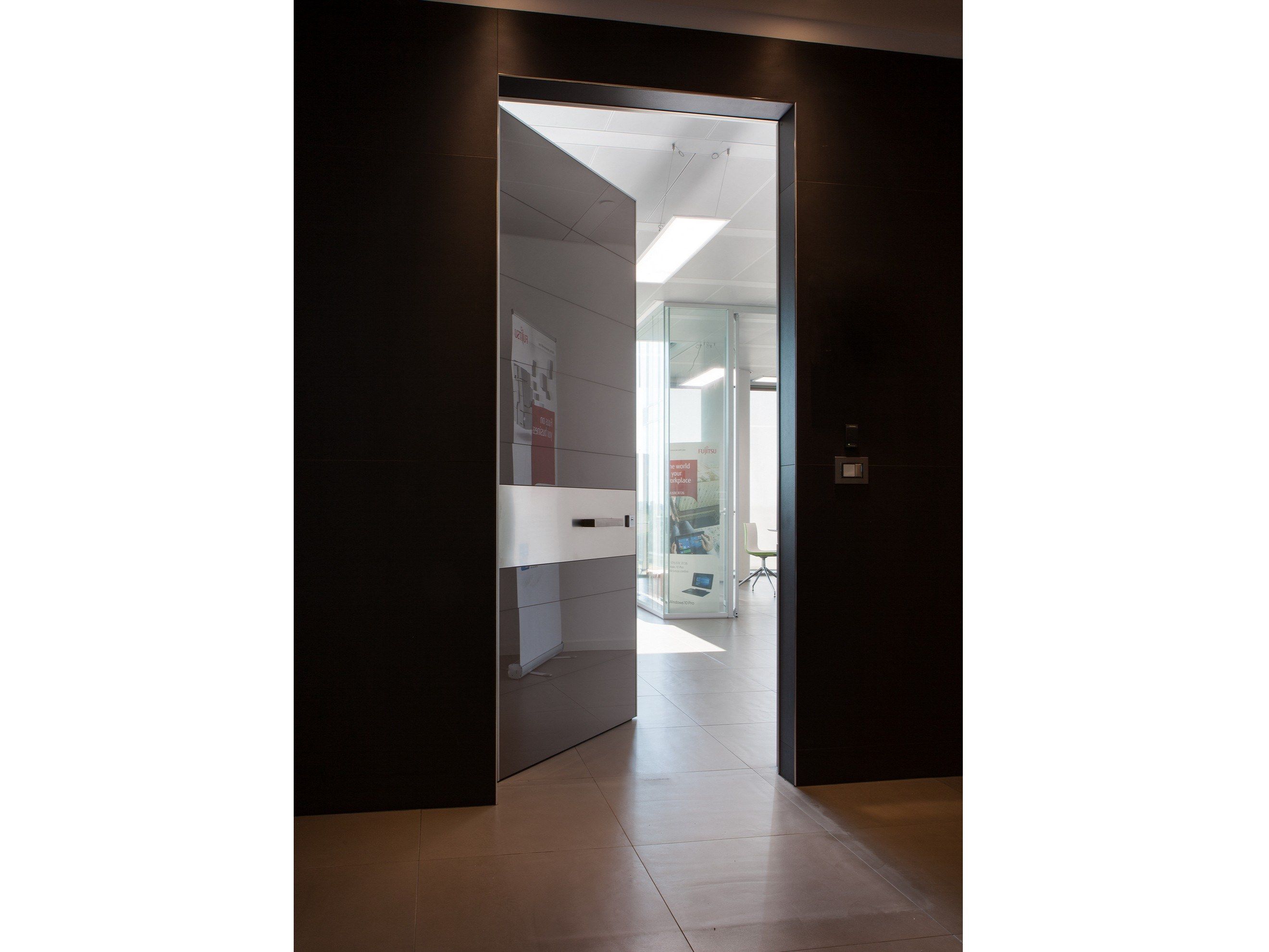 Полированная стеклянная бронированная входная дверь Oikos Tekno ARCH-00037198