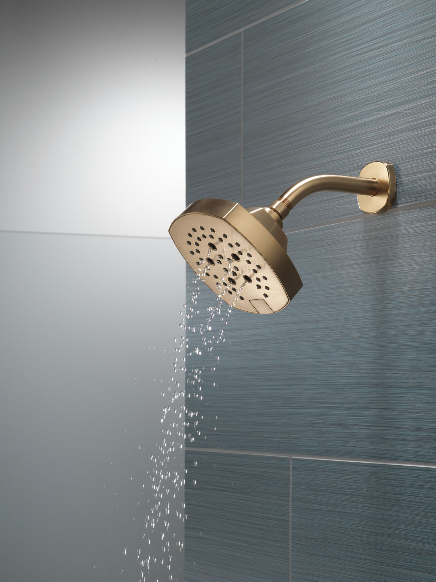 52663-CZ Насадка для душа H2Okinetic с 5 настройками Delta Faucet Universal Showering Шампанское бронза  - Вид №11