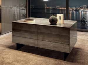 Стеклянный комод