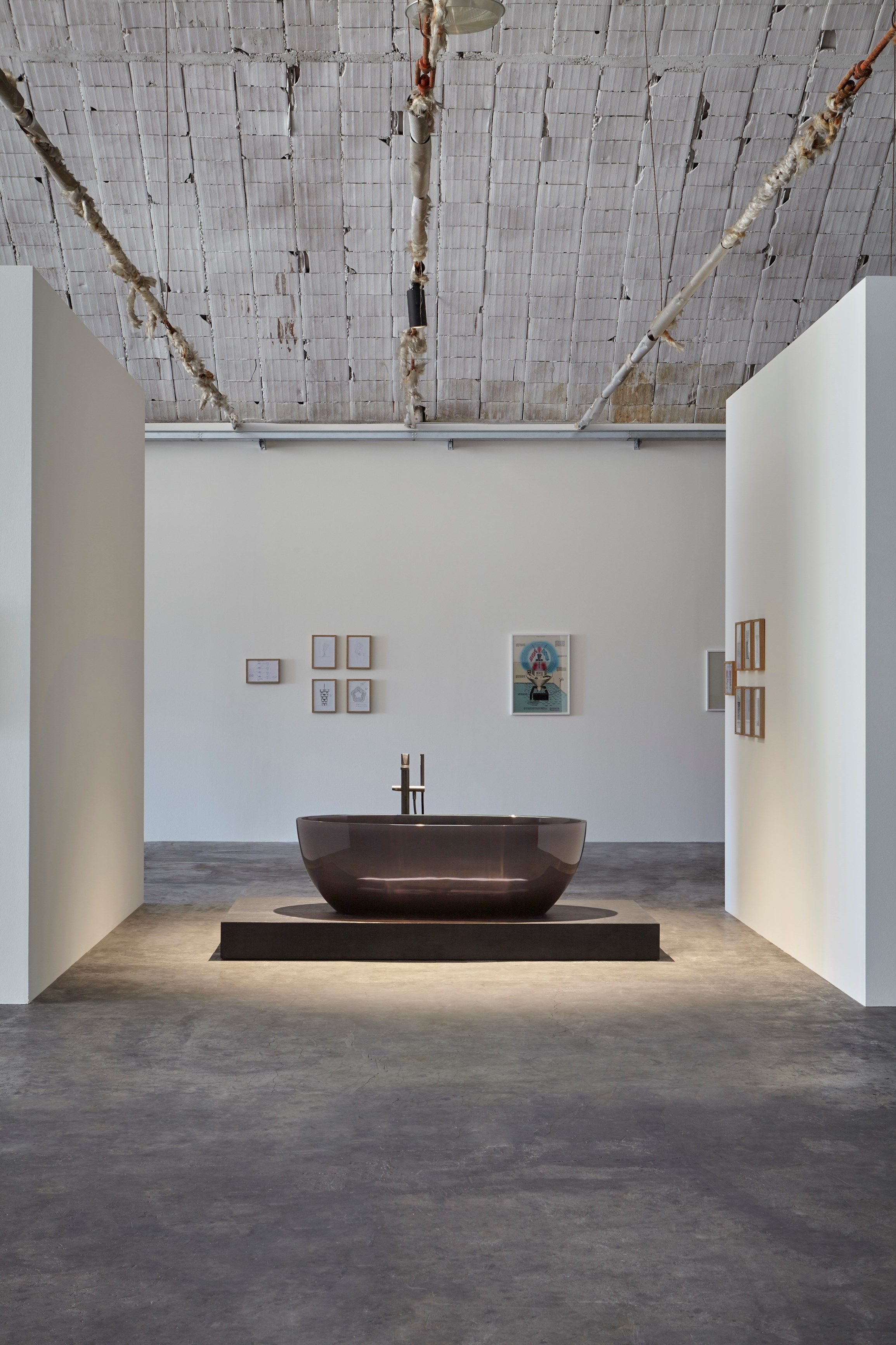 Овальная ванна в центре комнаты в Cristalmood® Antoniolupi REFLEX ARCH-00120140 - Вид №6