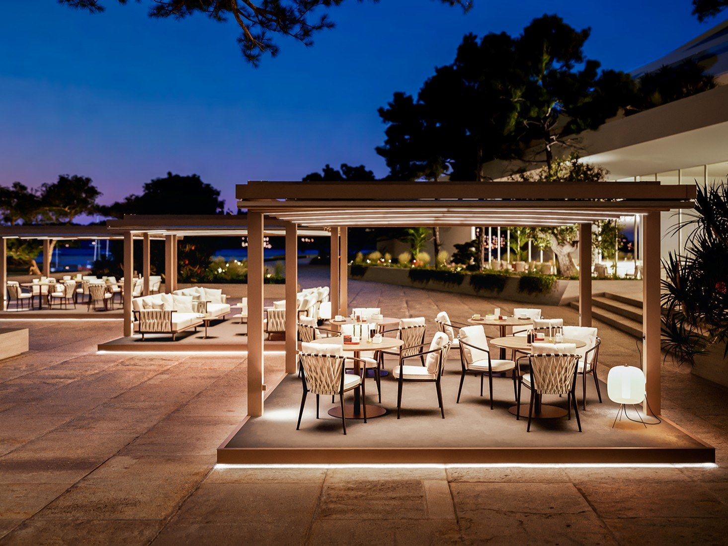 Алюминиевая самонесущая беседка с раздвижной крышкой Pratic Hi Pergolas ARCH-00133699