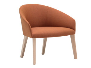 Тканевое кресло с подлокотниками