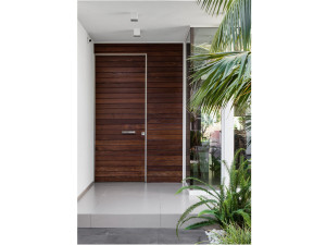 Бронированная входная дверь с тиковым покрытием