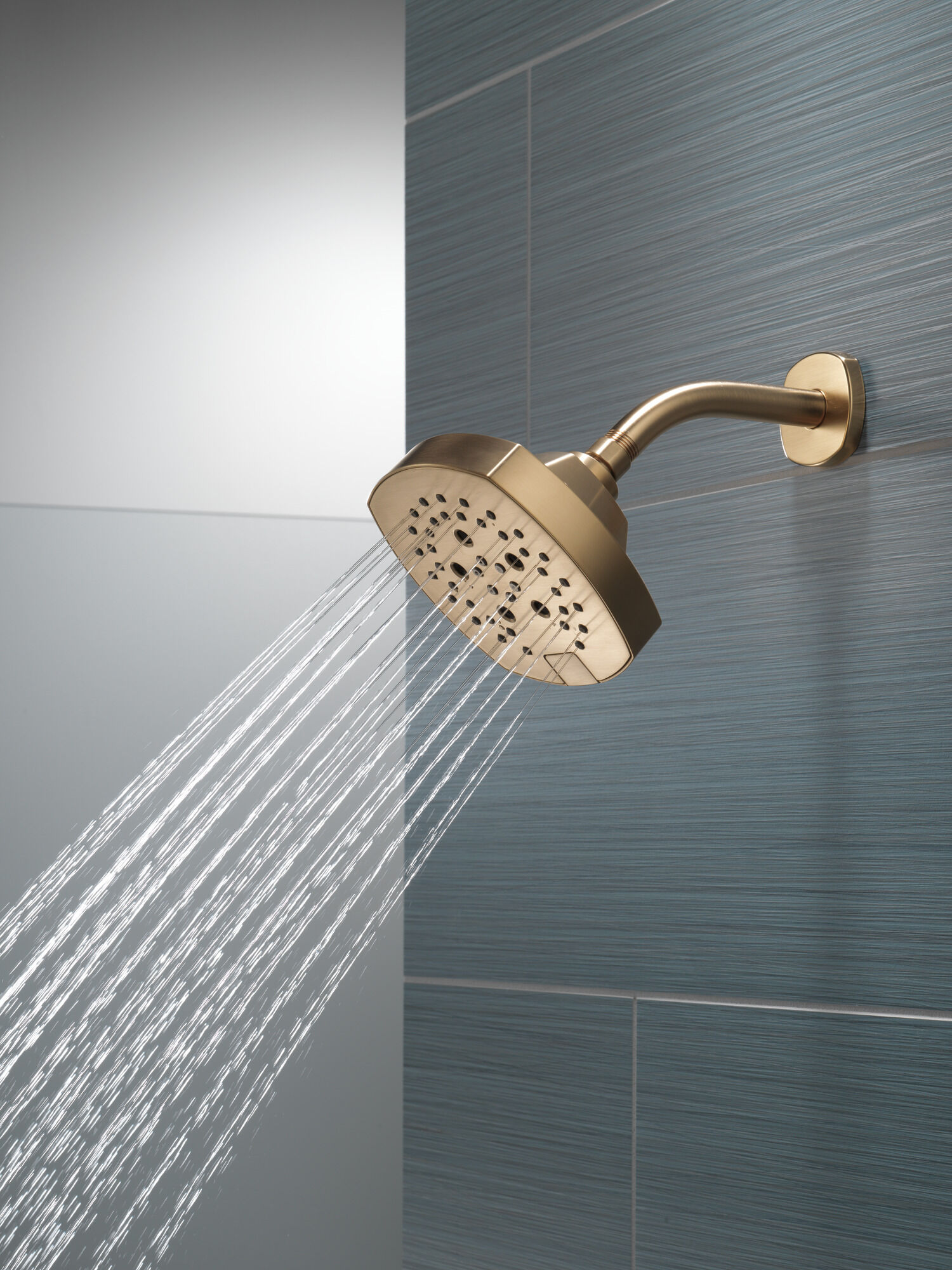 52663-CZ Насадка для душа H2Okinetic с 5 настройками Delta Faucet Universal Showering Шампанское бронза  - Вид №10