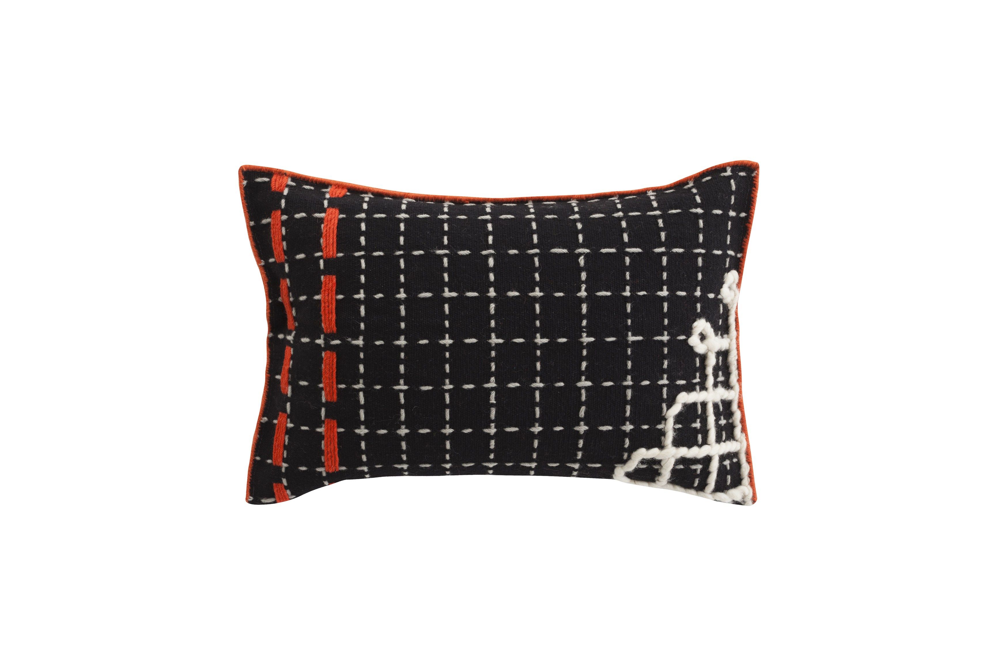 Шерстяная ручная вышитая прямоугольная подушка GAN Bandas ARCH-00032037