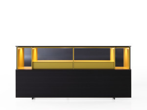 Деревянный шкаф