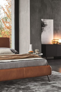 Мягкая кровать с высоким изголовьем с мягким изголовьем