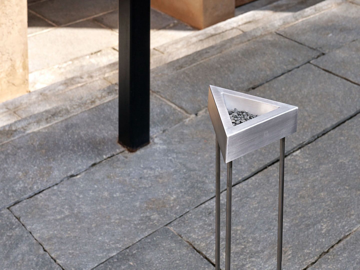 Алюминиевая пепельница для офиса Phantom Hands Джеффри Бава ARCH-00046660 - Вид №3