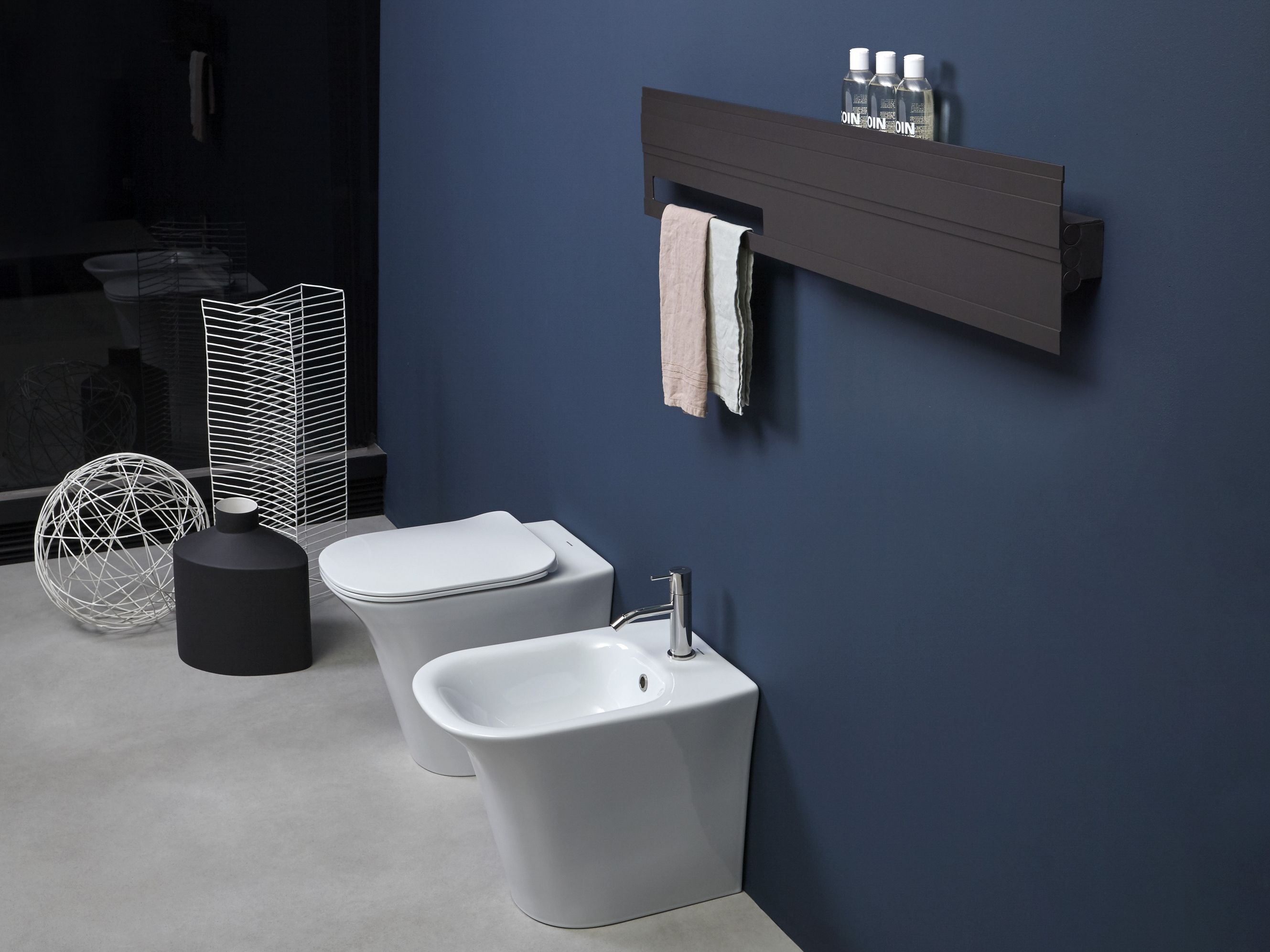 Экструдированный алюминиевый горизонтальный полотенцесушитель Antoniolupi BITLIGHT ARCH-00082209 - Вид №1