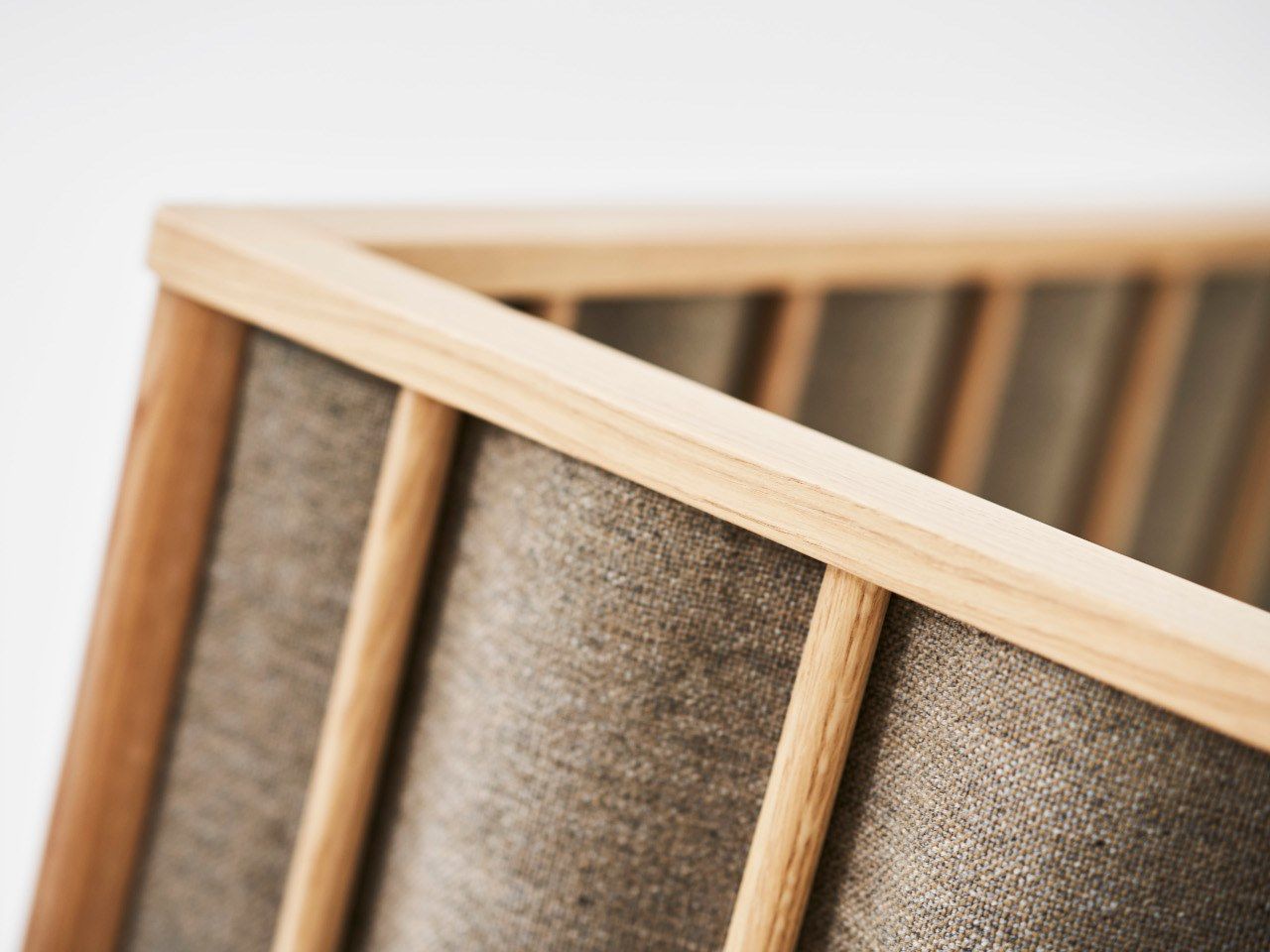 3-местный деревянный диван с высокой спинкой Karl Andersson Ondulé ARCH-00135427 - Вид №3