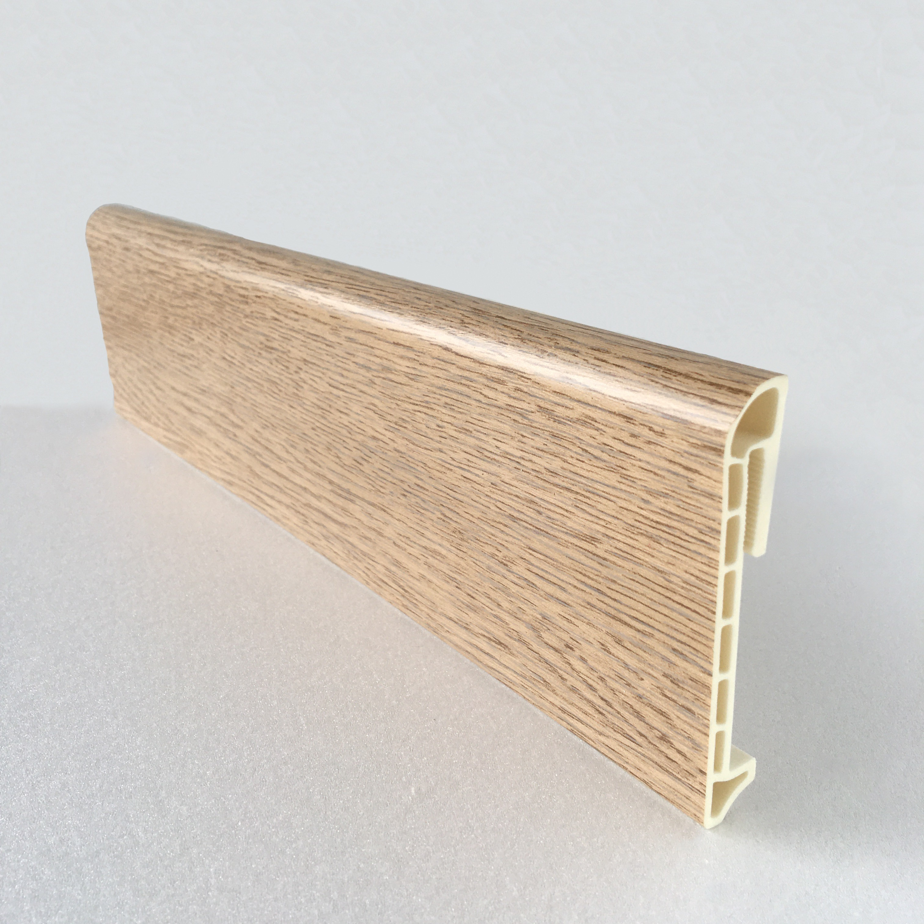 Напольный плинтус  Дуб пеcочный 80мм DEKOR PANEL DP052