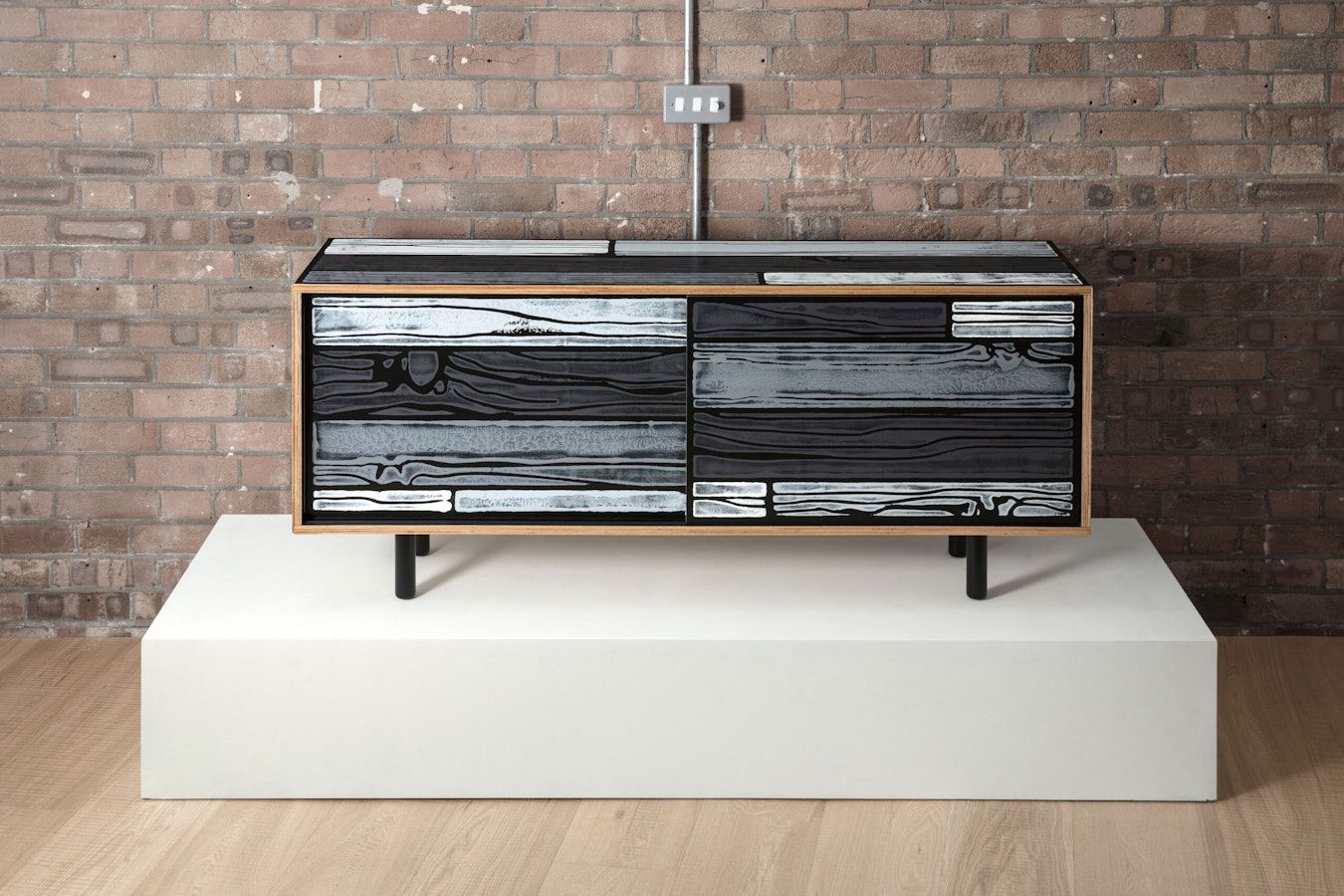 Низкая фанера ТВ шкаф с раздвижными дверями Established&Sons Wrongwoods ARCH-00139945 - Вид №7