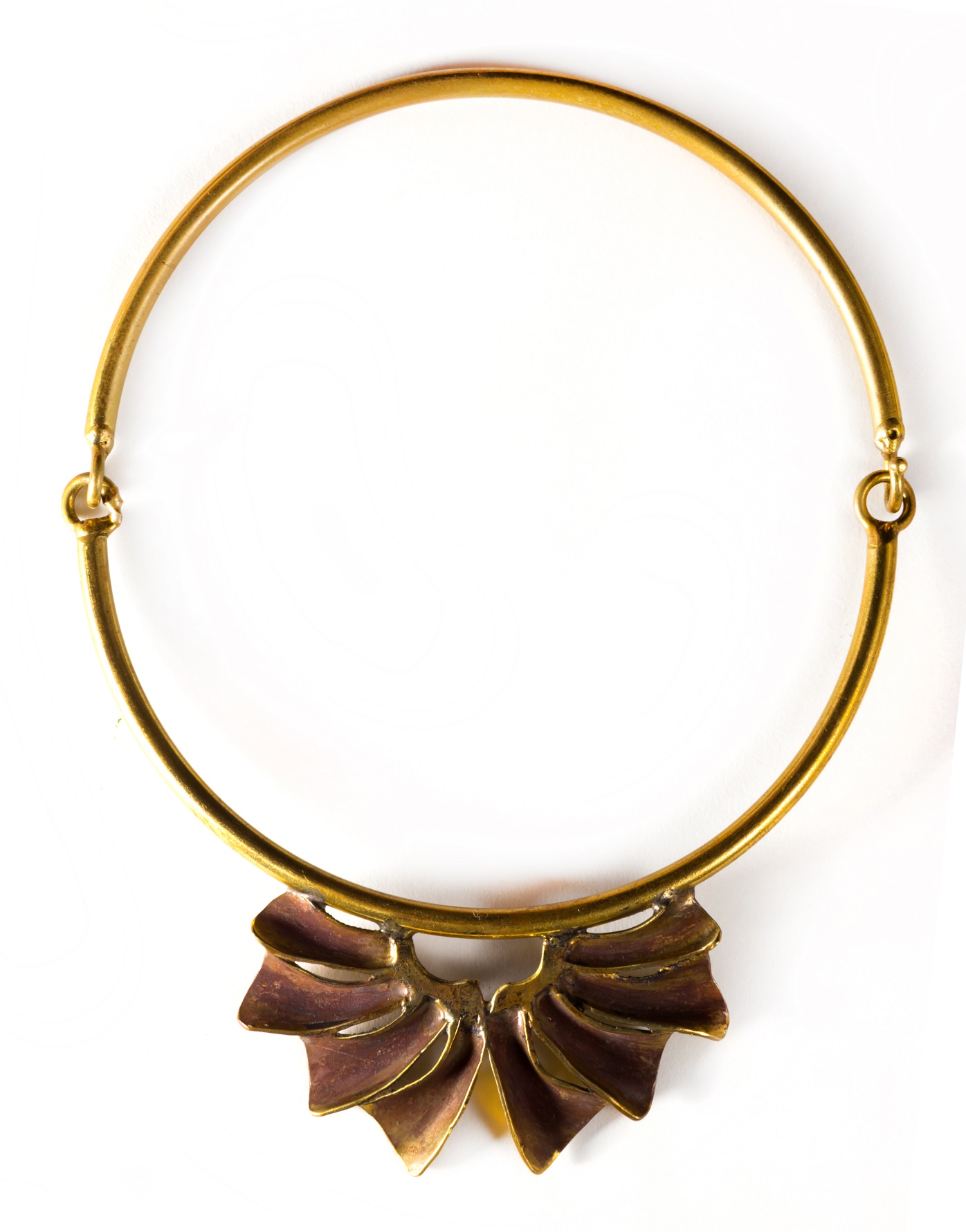 S165 Колье латунь коричневая патина Arisztid Szendy Santreyd 