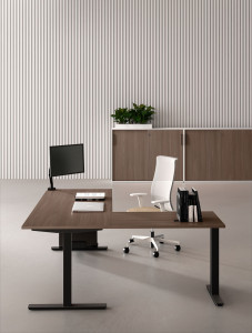 Регулируемый по высоте угловой стол