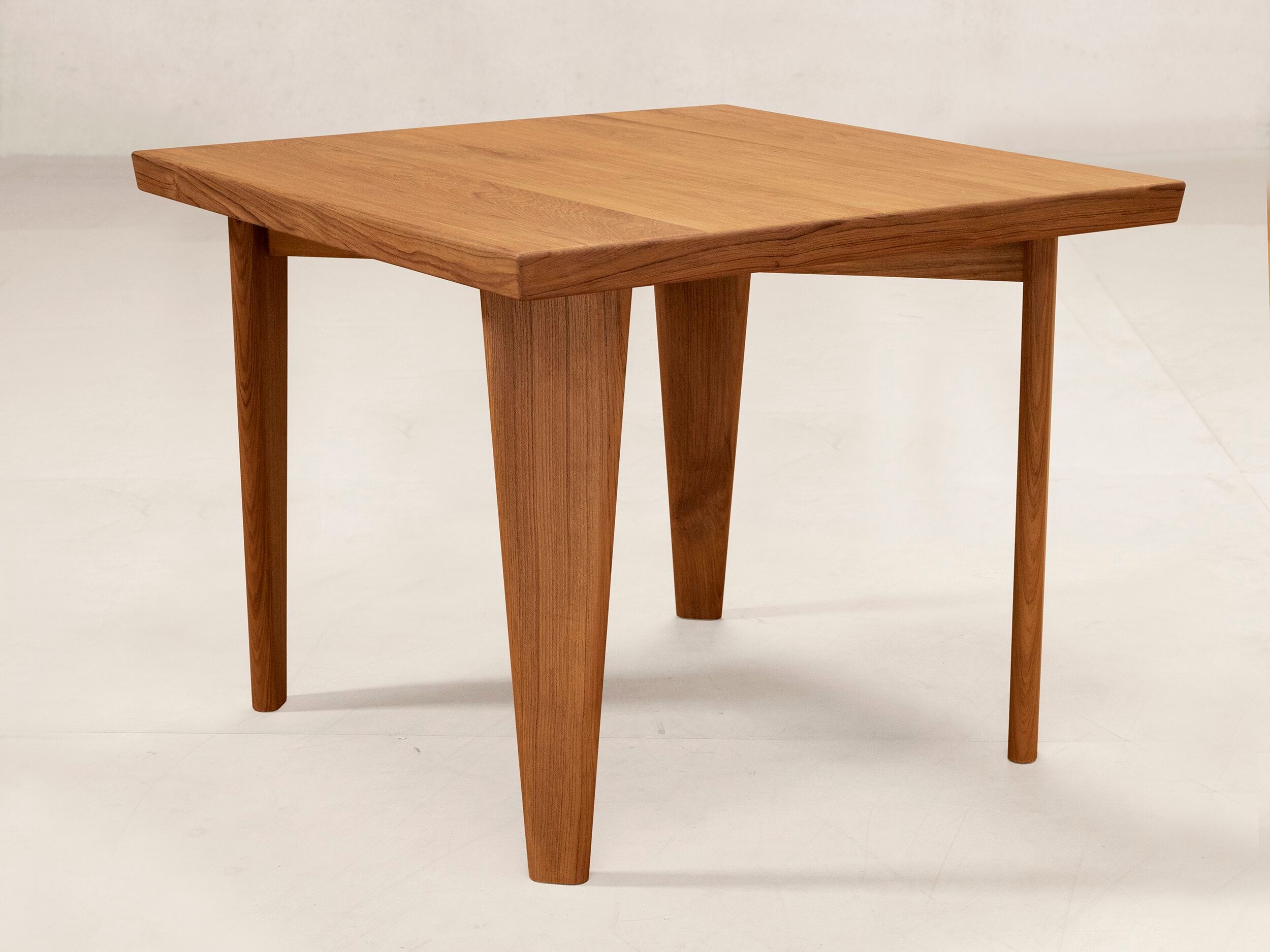 Квадратный стол из тикового дерева Phantom Hands Project Chandigarh ARCH-00075708 - Вид №1