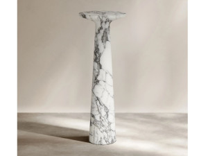 Мраморный пьедестал