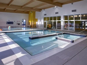 Casalgrande Padana Облицовка бассейна из глазурованного керамогранита Gresplus