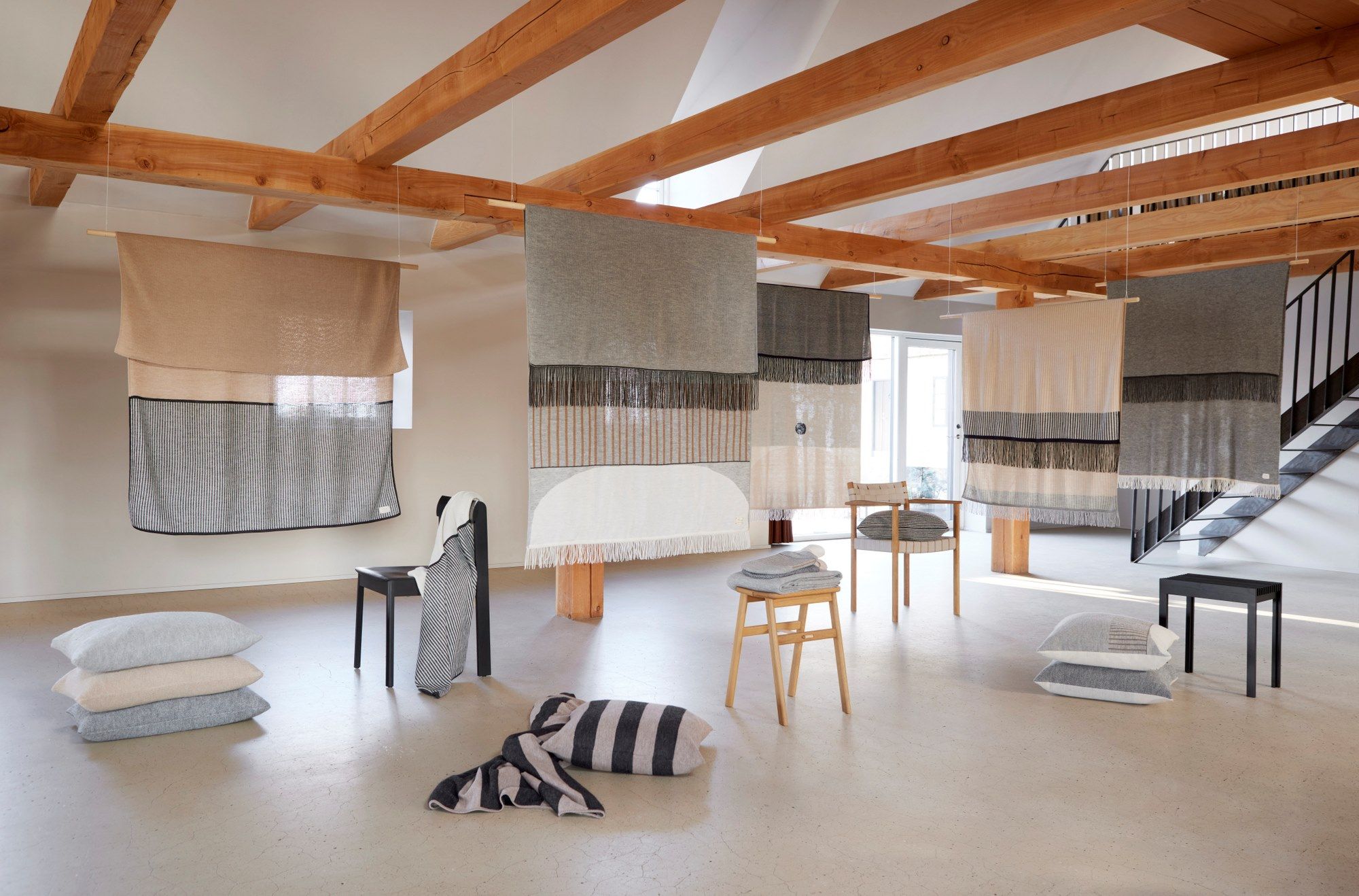 Плед с графическим рисунком из альпаки Form & Refine Aymara ARCH-00079275 - Вид №6