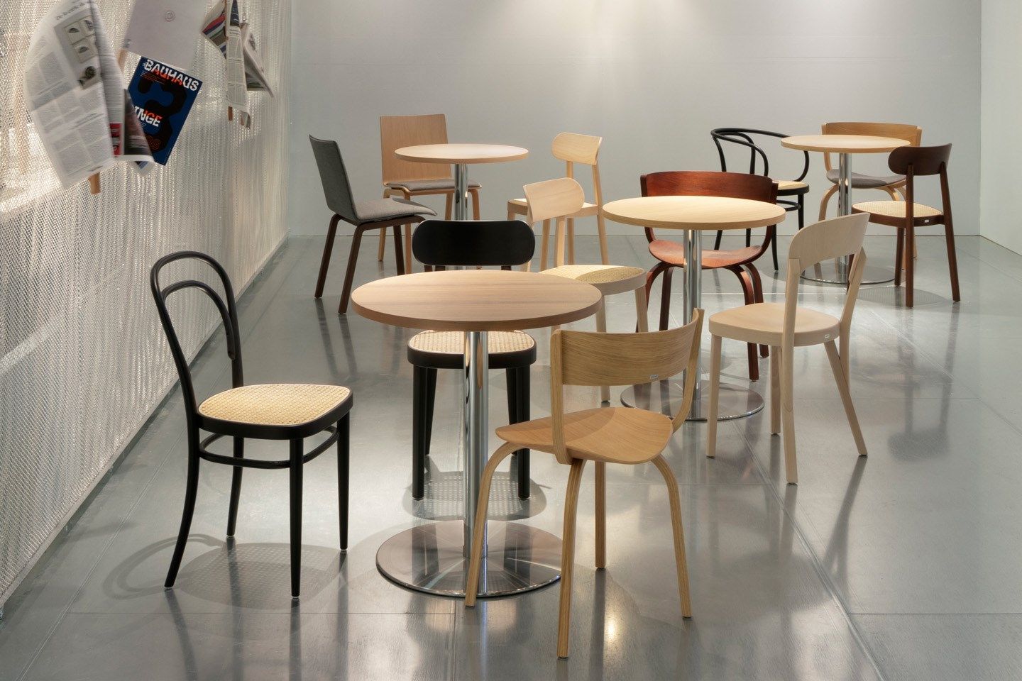 Круглый стол из нержавеющей стали и дерева THONET S 1123 ARCH-00093080 - Вид №1
