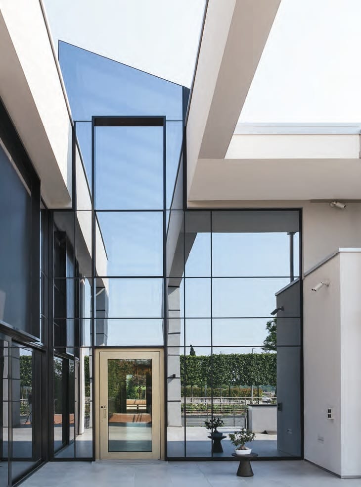 Алюминиевая и стеклянная бронированная входная дверь Oikos Nova ARCH-00075446 - Вид №4