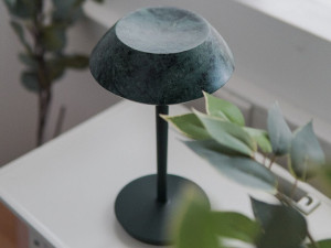 Мраморная перезаряжаемая настольная лампа