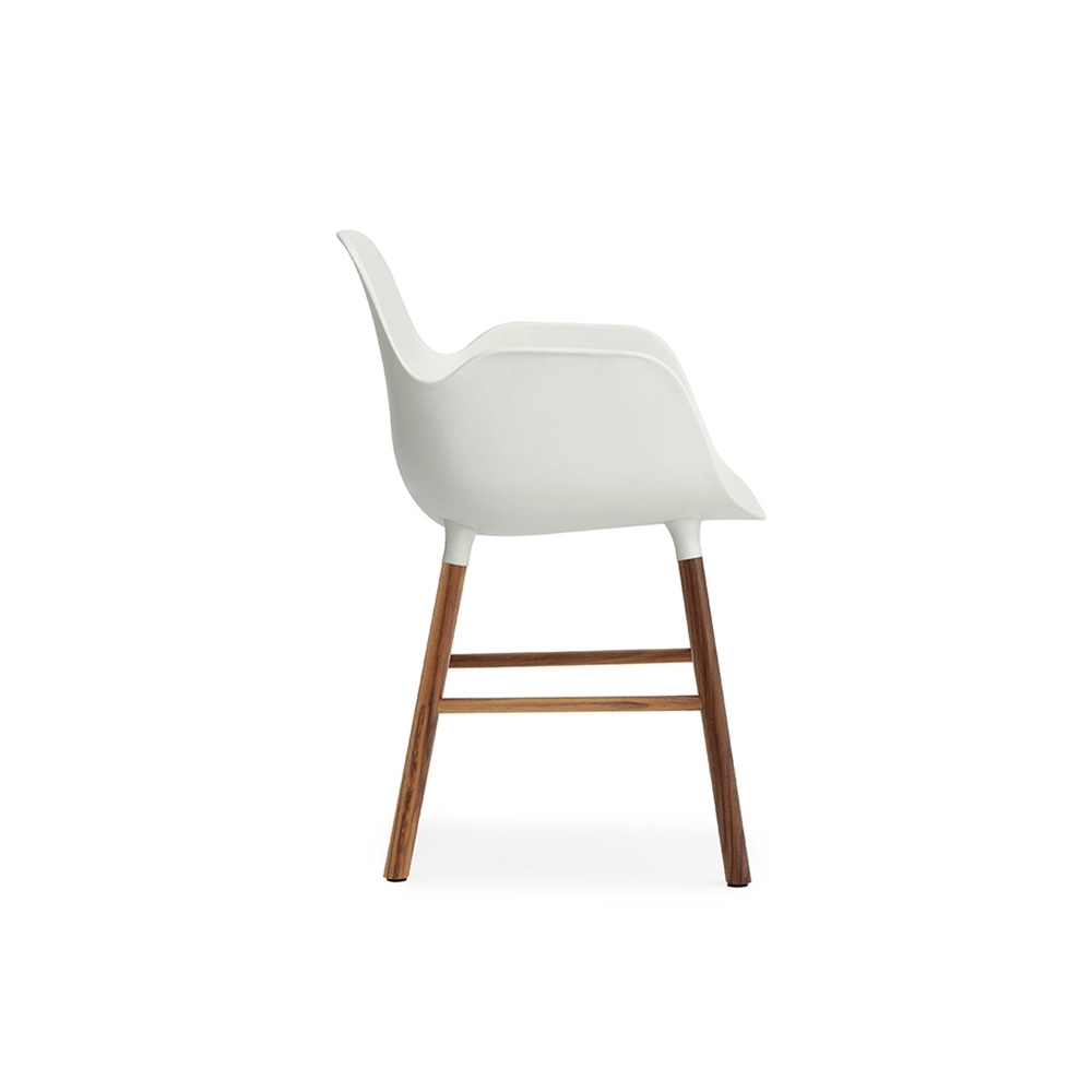 Кресло Form с ножками из ореха 78х56.1х52 см, белое Normann Copenhagen 602768 - Вид №1