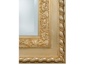 Прямоугольное деревянное зеркало с рамой стены