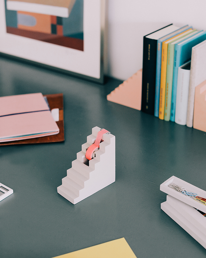 Диспенсер для скотча бетонный Scala серый Doiy DYSCALATD - Вид №2