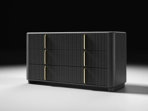 Деревянный комод