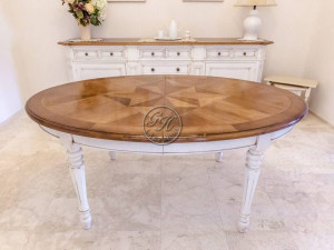 Изготовленный на заказ деревянный круглый стол