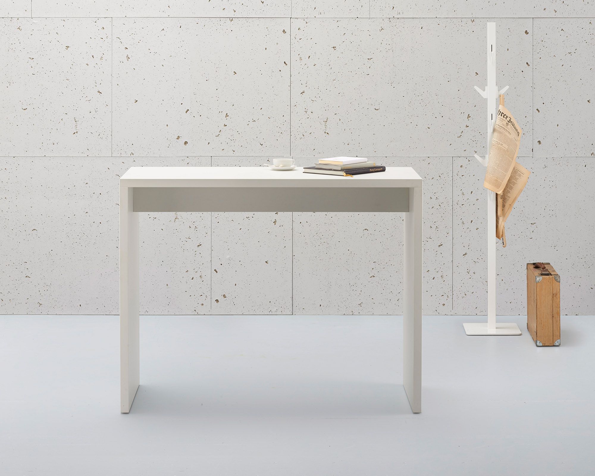 Высокий прямоугольный стол SCHNEEWEISS interior Лаймы ARCH-00007340