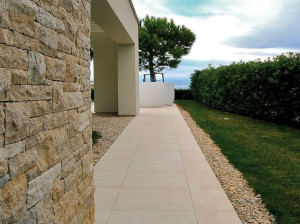 Напольная плитка из керамогранита с эффектом камня