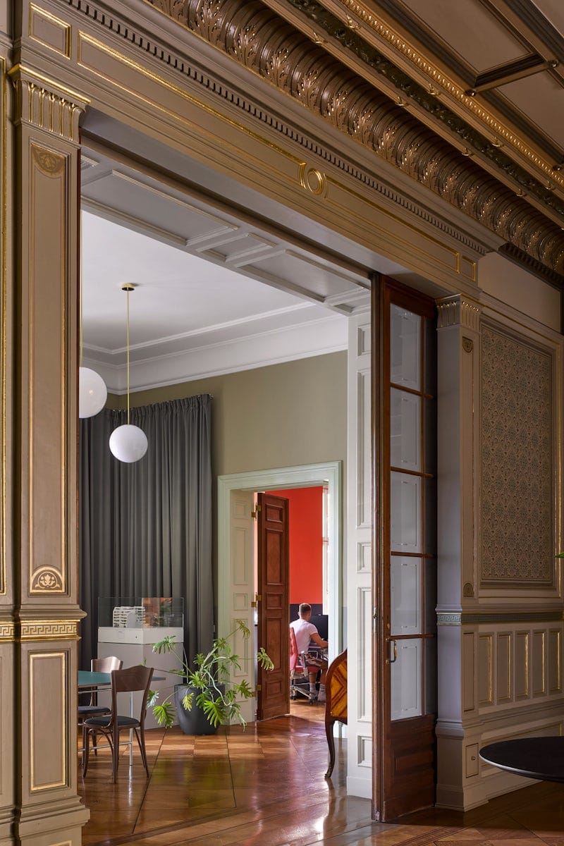 Опаловое стекло светодиодный подвесной светильник Michael Anastassiades Архитектурная латунь ARCH-00070530 - Вид №8