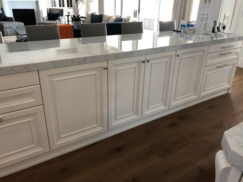 Martini Interiors Кухня на заказ из массива дерева с островком с ручками Bakersfiel sun-id-1405032 - Вид №1