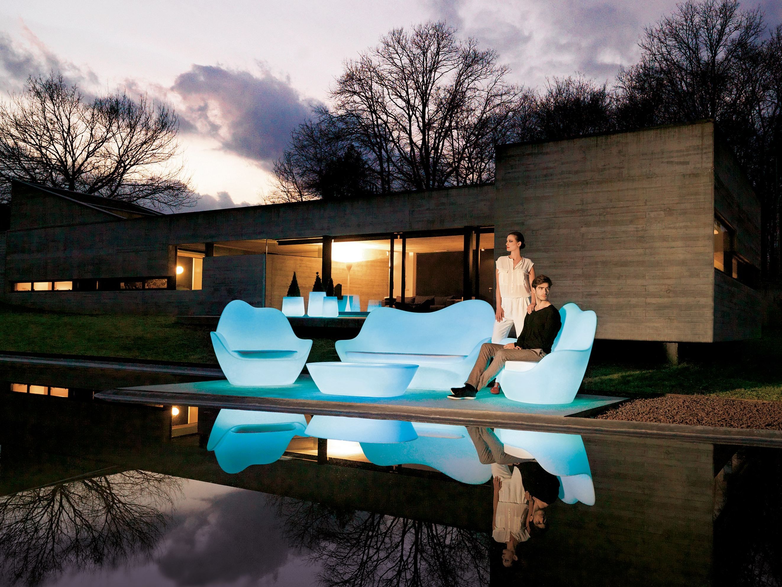 Овальный светящийся садовый стол из полиэтилена Vondom Sabinas ARCH-00028361 - Вид №5