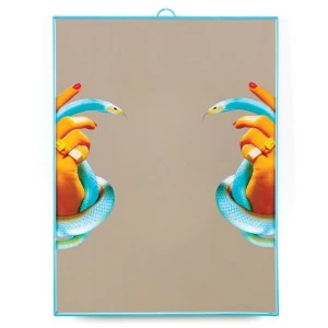 Зеркало настенное в пластиковой раме 30х40 см синее Hands with Snakes Big SELETTI ДИЗАЙНЕРСКИЕ 00-3882993 Белый;синий