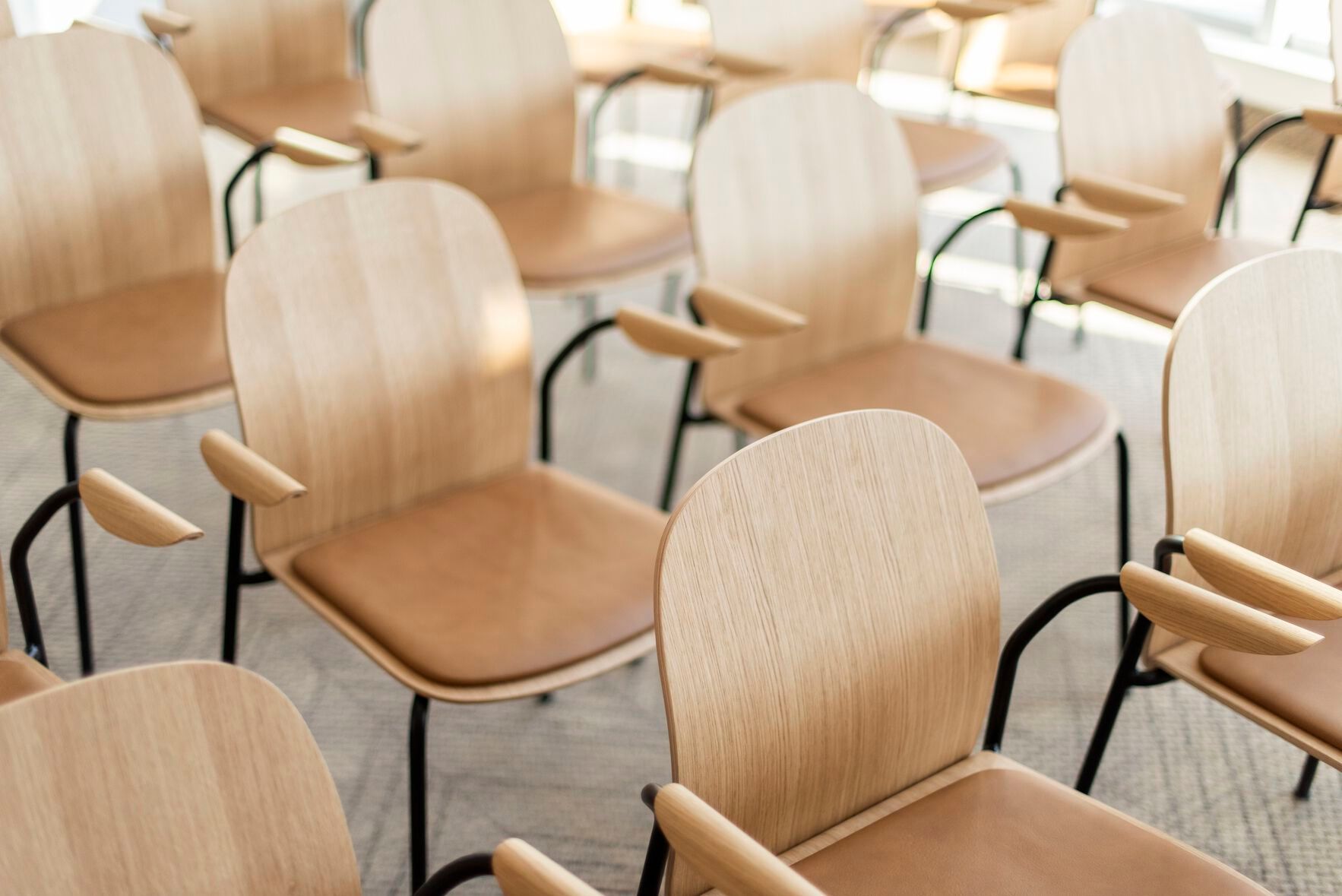 Штабелируемый дубовый стул с мягким сиденьем Gazzda Book ARCH-00145460 - Вид №15