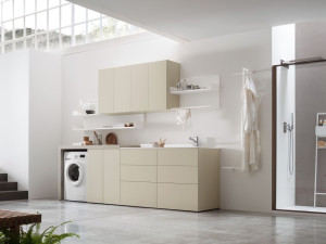 Деревянный шкаф для белья