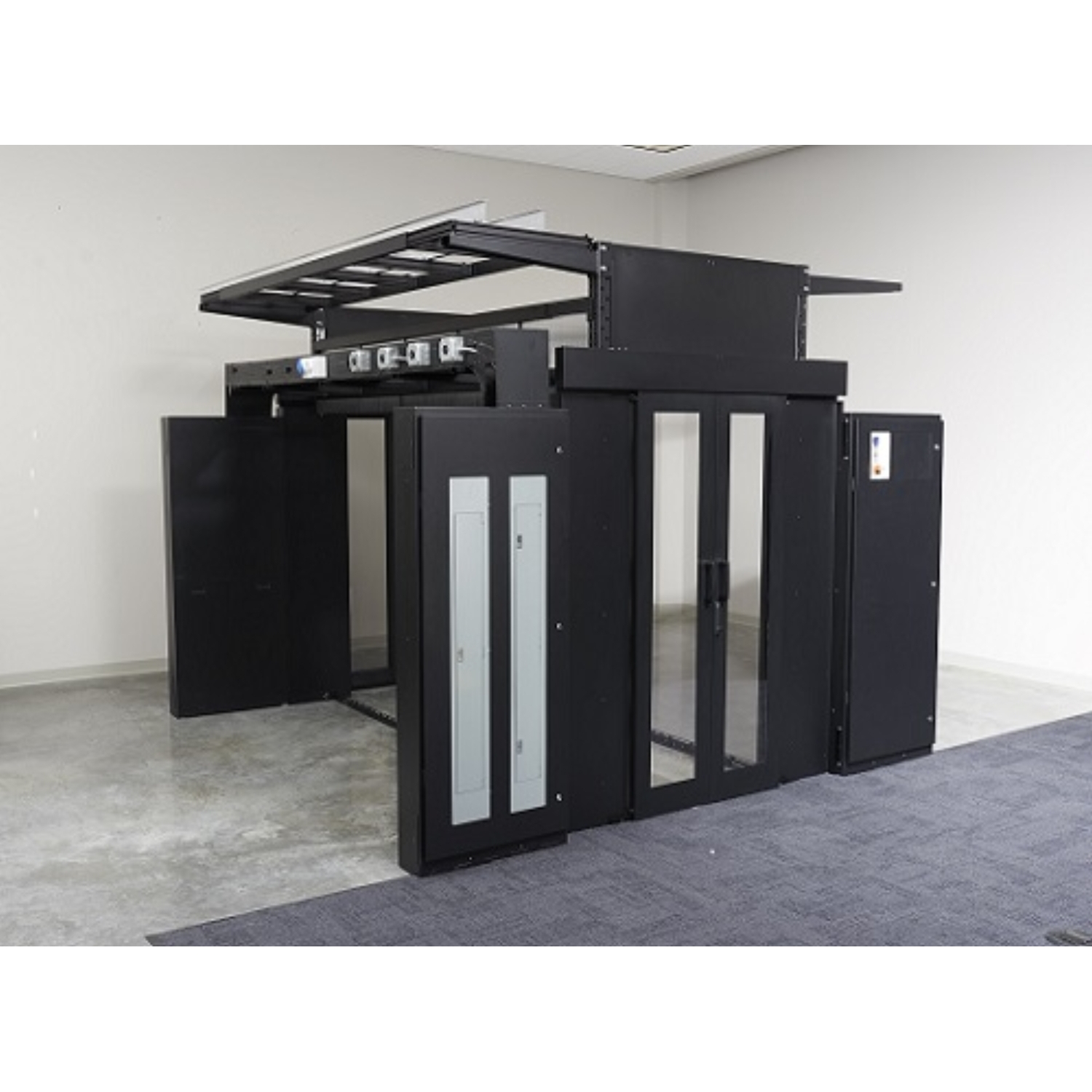 FS-AC-1002-U Стыковочный Н-профиль для панелей-заглушек свободных стойкомест в HyperPod Schneider Electric 