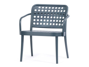 Деревянный стул с подлокотниками