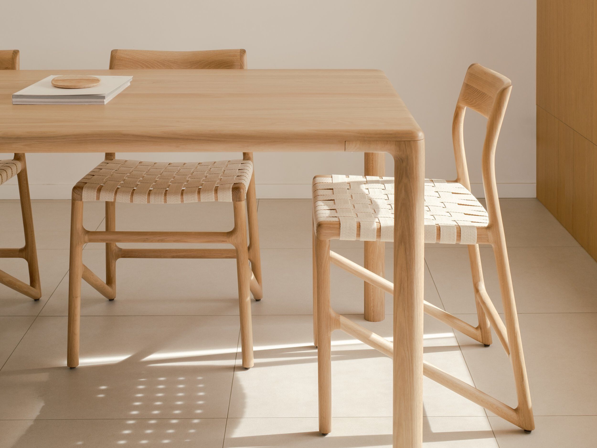 Прямоугольный обеденный стол из дуба Gazzda DERVEN ARCH-00033791 - Вид №3