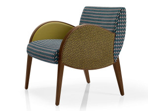 Тканевое кресло с подлокотниками