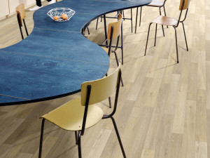 Нескользящий виниловый пол с эффектом дерева