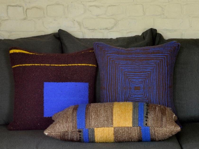 Ethnicraft Прямоугольная подушка из ткани для дивана Mystic ink 21069 - Вид №3