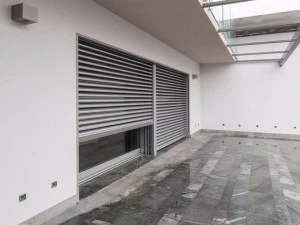 CARMINATI SERRAMENTI Солнцезащитный крем в алюминиевой упаковке Frangisole